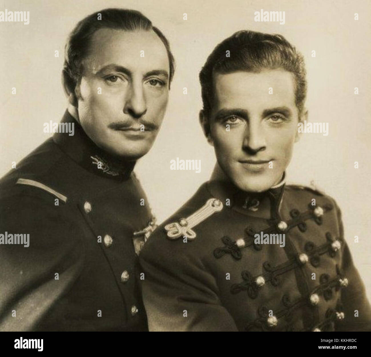 Questo titolo si riferisce probabilmente ad un'immagine o ad un film degli attori Lionel Atwill e Phillips Holmes nel film *Nana* del 1934. Atwill e Holmes hanno interpretato ruoli significativi in questo primo film di Hollywood basato sul romanzo di Émile Zola. Foto Stock