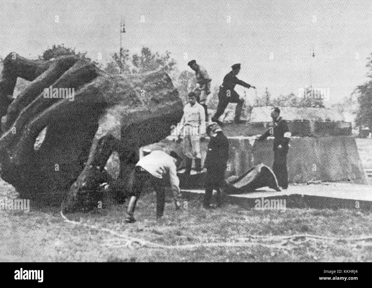 La distruzione del monumento Fryderyk Chopin nel 1940 avvenne durante l'occupazione nazista della Polonia. Il monumento, che commemorava il famoso compositore, fu gravemente danneggiato durante questo periodo. Foto Stock