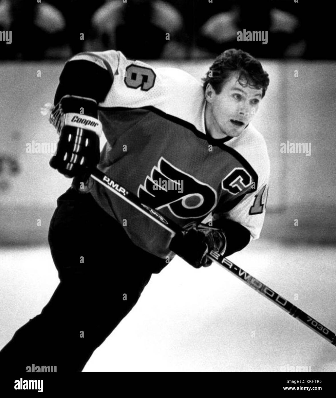 Bobby Clarke è un leggendario giocatore di hockey canadese conosciuto per il suo tempo con i Philadelphia Flyers. Fu una delle figure più importanti nell'hockey durante gli anni '1970 e '1980 Foto Stock
