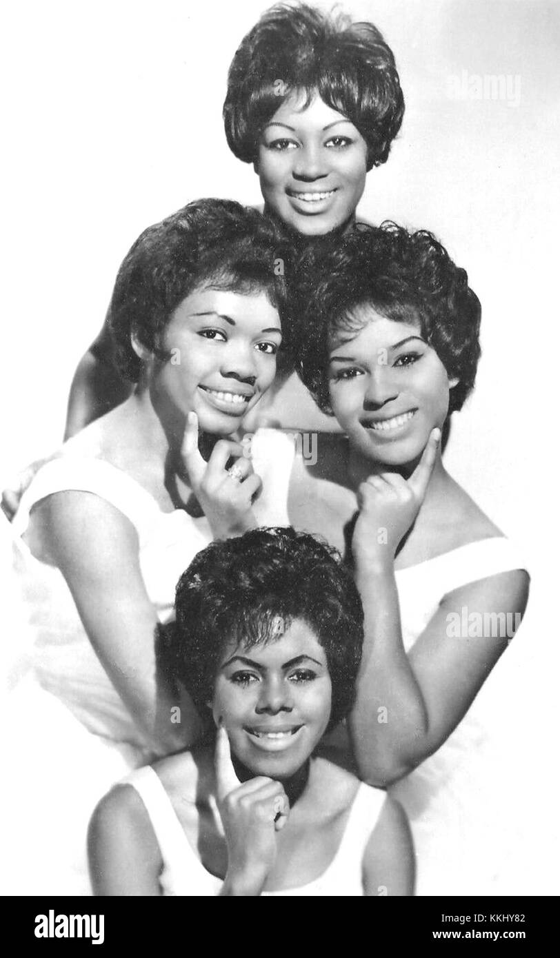 Le Shirelles sono state un gruppo femminile statunitense formatosi nel 1958, con un impatto significativo sulle scene pop e R&B nei primi anni '1960 Questa foto è stata scattata nel 1962, evidenziando il loro successo durante quel periodo. Foto Stock