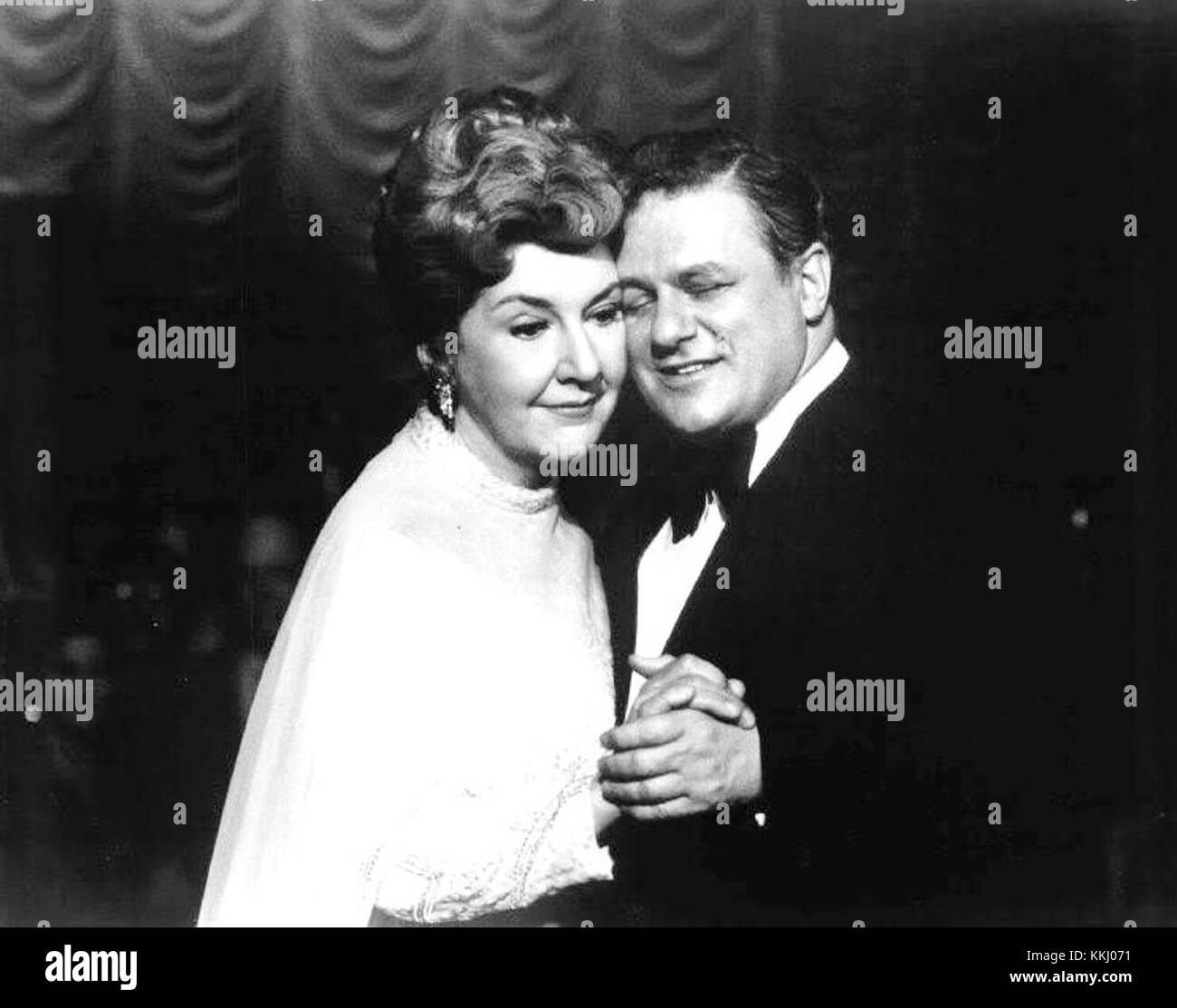 Maureen Stapleton e Charles Durning hanno recitato in "Queen of the Stardust Ballroom", un film TV del 1975 sul romanticismo e la danza in un ambiente da ballo. Foto Stock