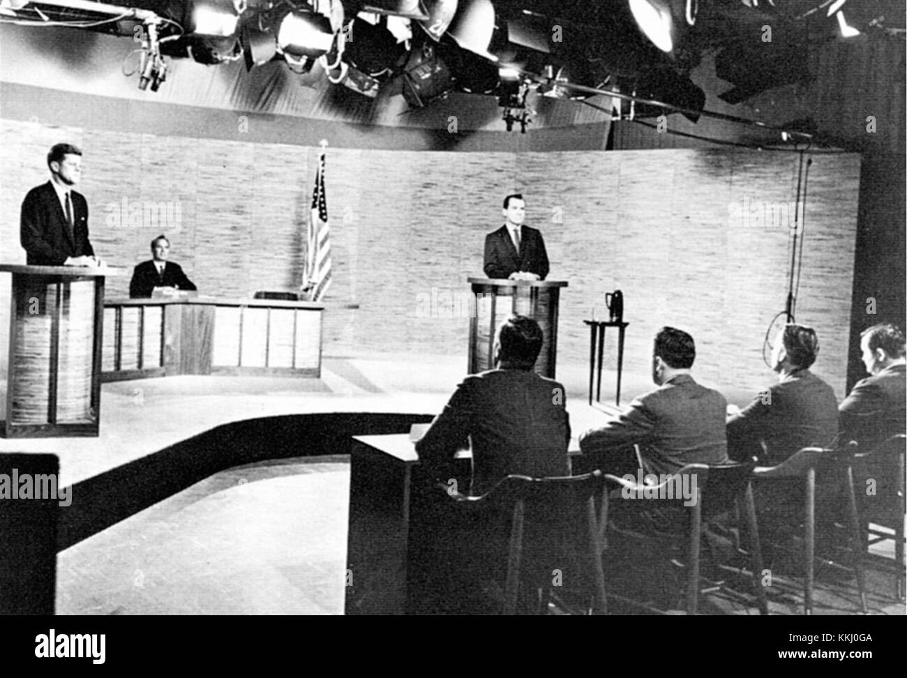Il dibattito Kennedy-Nixon nel 1960 fu un momento cruciale nella storia politica americana, segnando il primo dibattito presidenziale trasmesso in televisione. Ha avuto un grande impatto sulle campagne presidenziali degli Stati Uniti e sul ruolo della televisione nella politica. Foto Stock