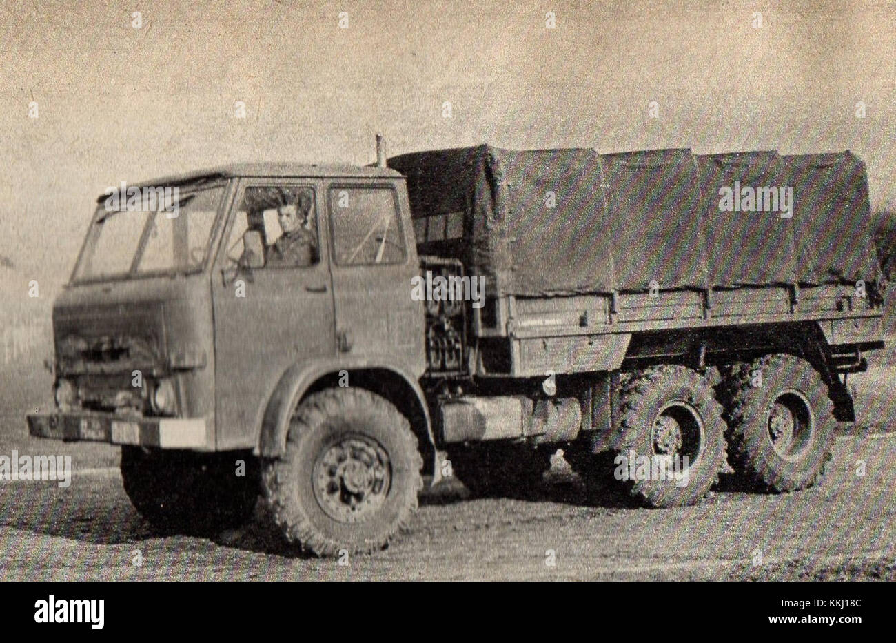 Lo Star 266 è un autocarro sovietico noto per la sua utilità e durata. Fu usato principalmente per scopi militari e logistici durante l'era sovietica. Foto Stock