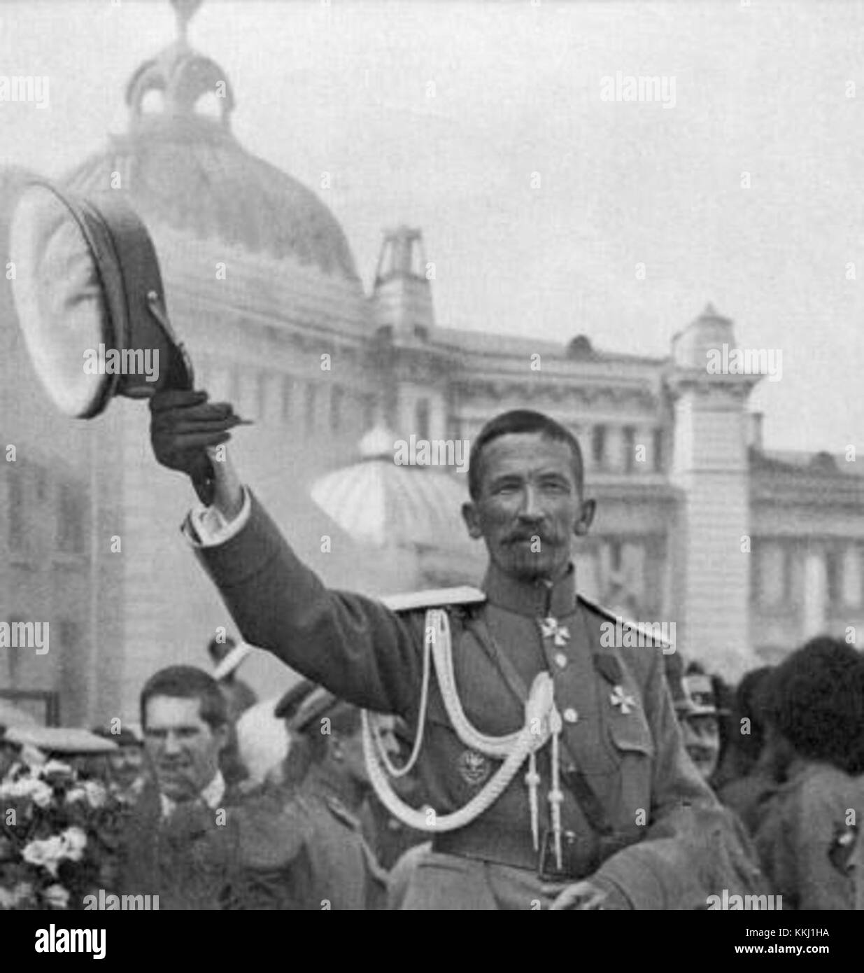 Lavr Kornilov fu un importante generale russo all'inizio del XX secolo. Questa immagine di Mosca nel 1917 cattura Kornilov, una figura chiave nella guerra civile russa, noto per il suo ruolo nel tentativo di condurre un colpo di stato militare contro il governo provvisorio. Foto Stock