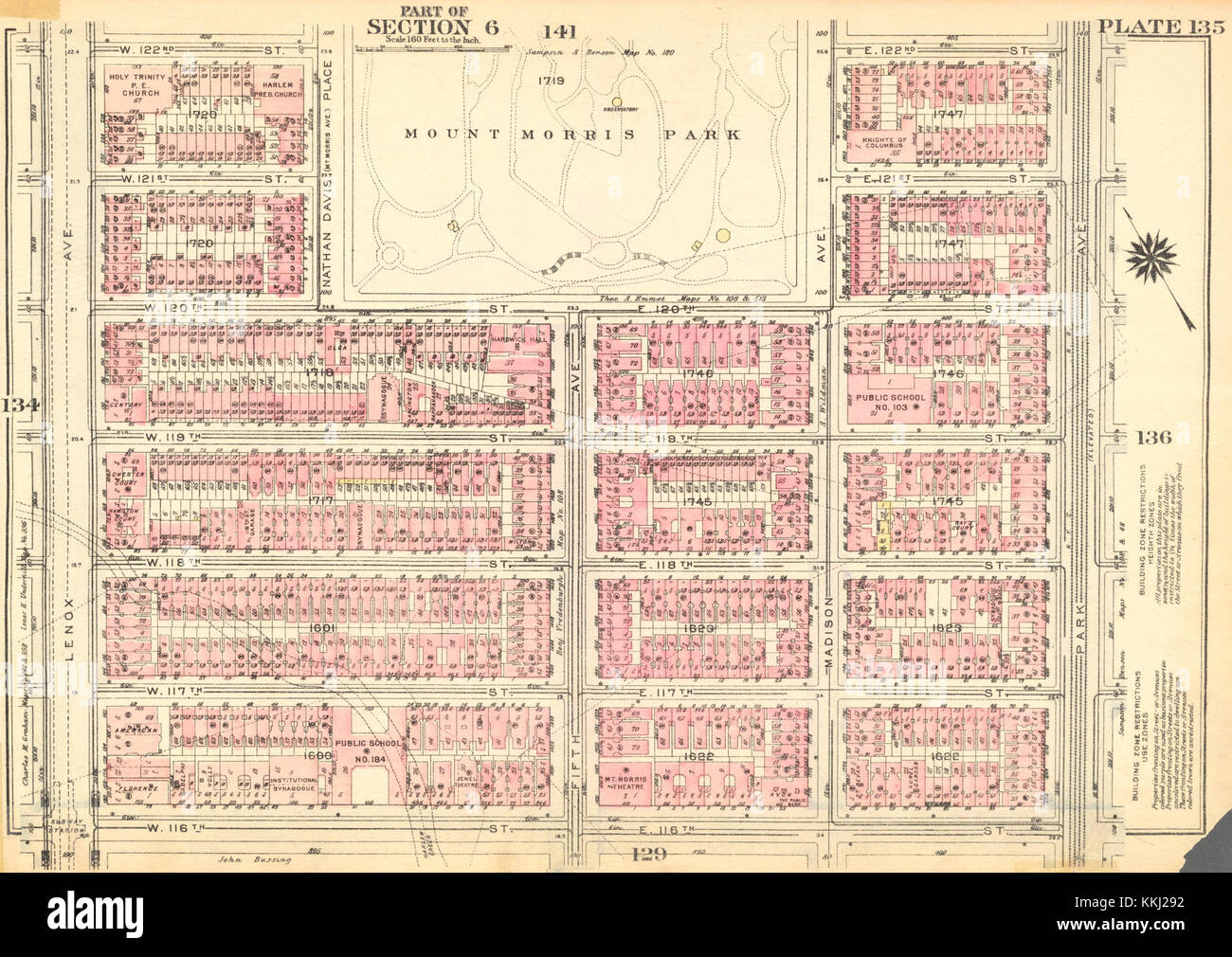 Bromley Manhattan Plate 135, pubblicato nel 1925, è una mappa storica che mostra le strade e i quartieri di Manhattan, New York. Fornisce preziose informazioni sullo sviluppo urbano della città durante i primi anni del XX secolo. Foto Stock