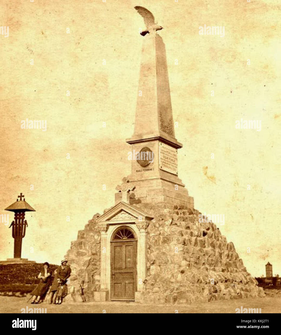 Il Monumentul Eroilor è un memoriale di guerra situato nel Cimitero degli Eroi in Romania. Onora i soldati caduti e rappresenta un simbolo di memoria e sacrificio nazionale. Foto Stock