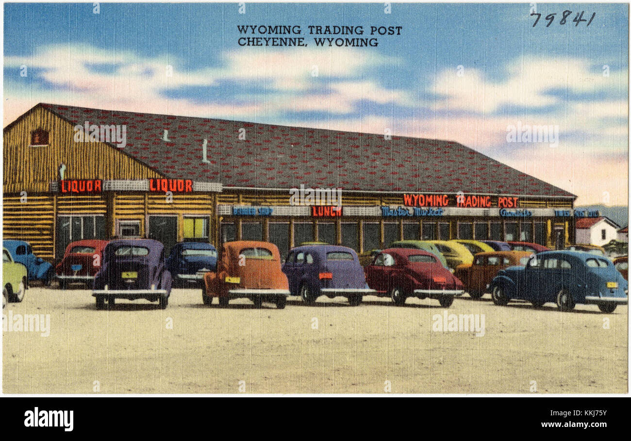 Il Wyoming Trading Post di Cheyenne, Wyoming, offre un'ampia gamma di prodotti, dall'artigianato dei nativi americani ai cimeli occidentali. Serve sia come punto vendita che come centro culturale, celebrando la storia e le tradizioni del West americano. Foto Stock