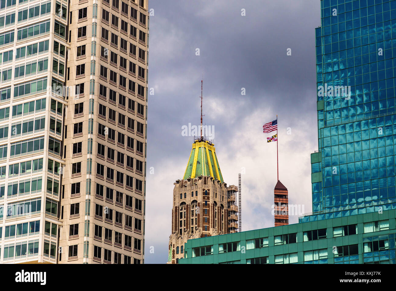 Lo skyline di Baltimora con il top del Bank of America building e william donald schaefer palazzo visto in centro Foto Stock