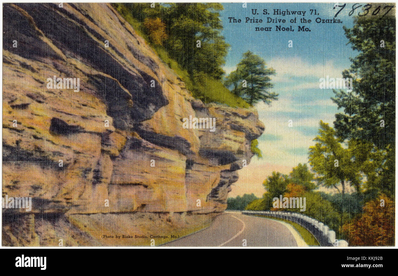 La U.S. Highway 71, conosciuta come Prize Drive of the Ozarks, è una strada panoramica che attraversa la regione di Ozarks. Situata vicino a Noel, Missouri, questa autostrada offre vedute della bellezza naturale e del terreno accidentato caratteristico della zona. Foto Stock