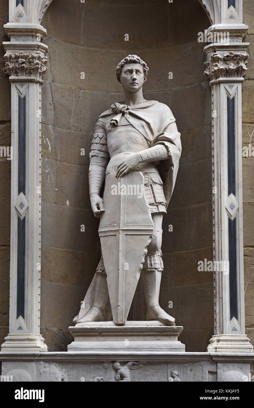 Saint George (Guild of gli armaioli e Swordmakers) 1417 da Donatello facciata dell'Orsanmichele ( o Orto di San Michele ) è una chiesa di Firenze ( in 1336 come un mercato e deposito di grano area, come su commissione della seta guild (seta europea). Firenze Italia . Foto Stock