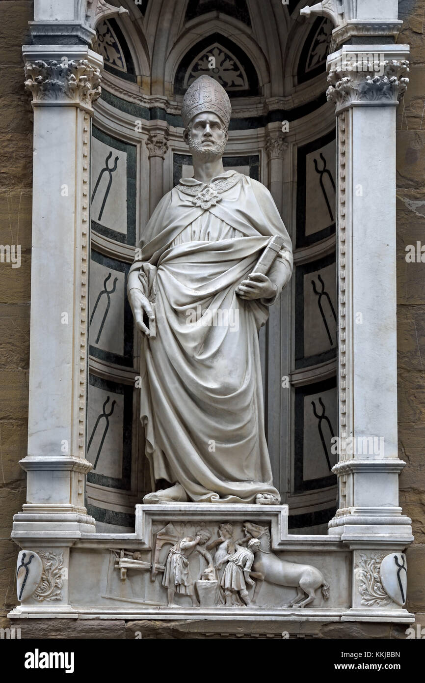 Statua di San Eligius di Nanni di Banco facciata dell'Orsanmichele ( o Orto di San Michele ) è una chiesa di Firenze ( in 1336 come un mercato e deposito di grano area, come su commissione della seta guild (seta europea). Italia ,l'italiano Foto Stock