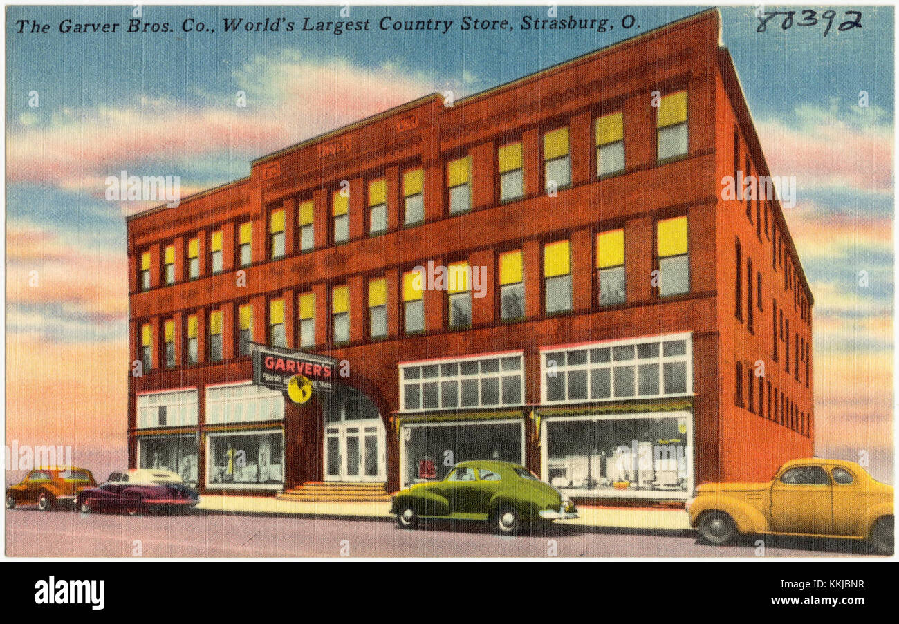 Il Garver Bros. Co. Di Strasburg, Ohio, era un tempo conosciuto come il più grande negozio di campagna del mondo. È servito come un importante centro commerciale, fornendo una vasta gamma di merci alla gente del posto e ai visitatori. Foto Stock