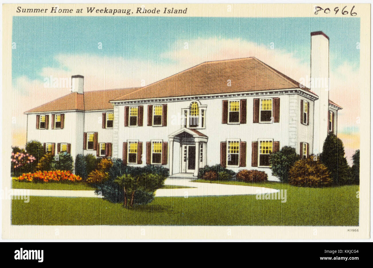 Una casa estiva situata a Weekapaug, Rhode Island, che offre vedute costiere e rifugi stagionali. L'albergo e' un notevole esempio delle case di vacanza del Rhode Island, popolari per il suo ambiente tranquillo e la vicinanza alle spiagge e alle attrazioni locali. Weekapaug è conosciuta per le sue case storiche e il fascino del mare. Foto Stock