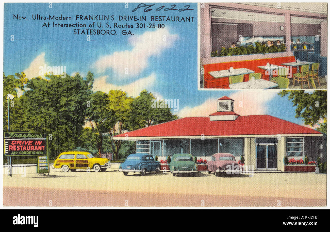 Il Franklin's Drive-in Restaurant, situato all'incrocio delle U.S. Routes 301, 25 e 80 a Statesboro, Georgia, è noto per il suo design moderno e l'innovazione. Offre un'esperienza culinaria unica in una posizione conveniente. Foto Stock