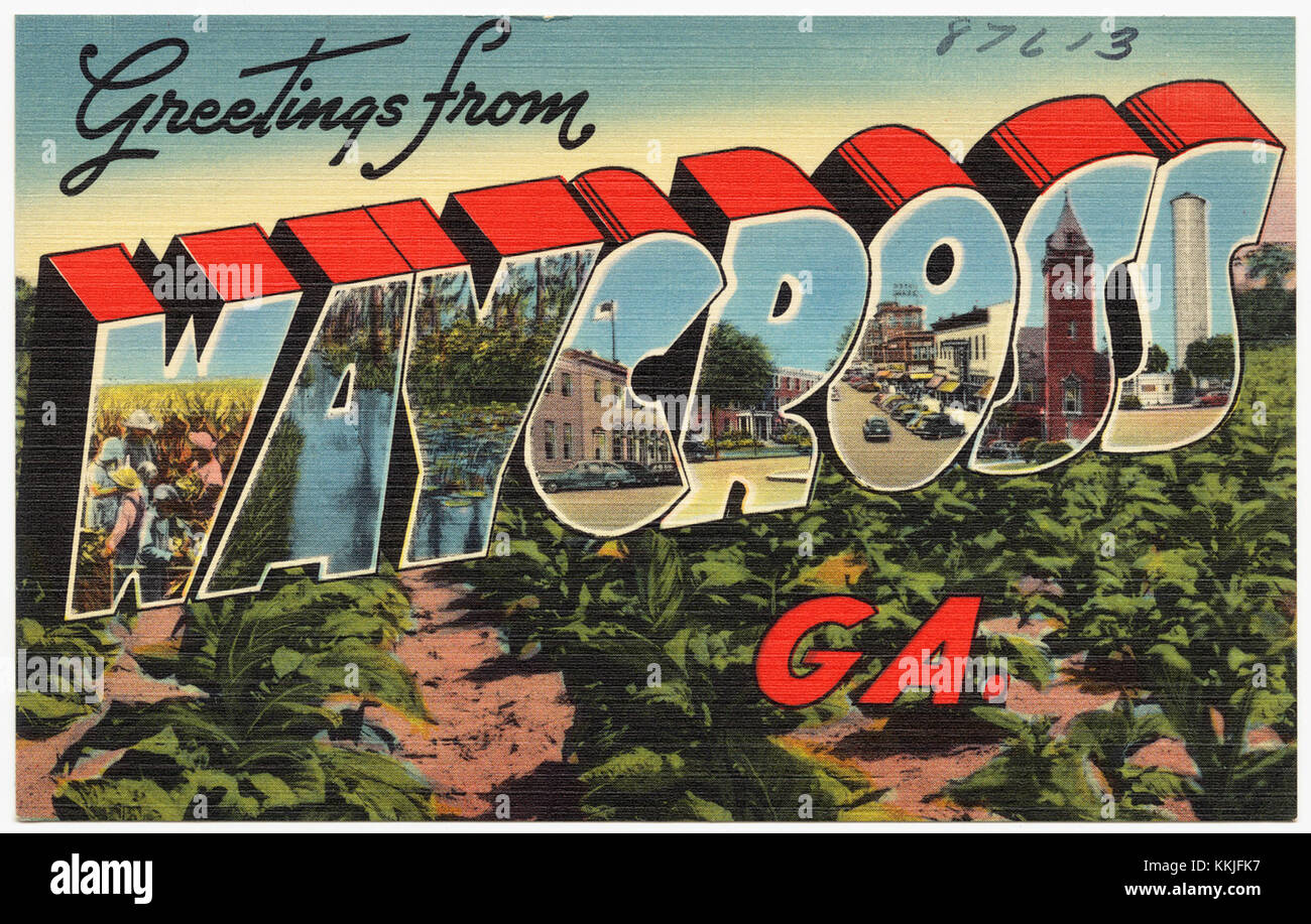 La cartolina intitolata "saluti da Waycross, Georgia" offre una vista panoramica della città, evidenziando i suoi monumenti e il suo fascino locali. L'immagine cattura l'essenza della cultura meridionale e della comunità di Waycross in Georgia. Foto Stock