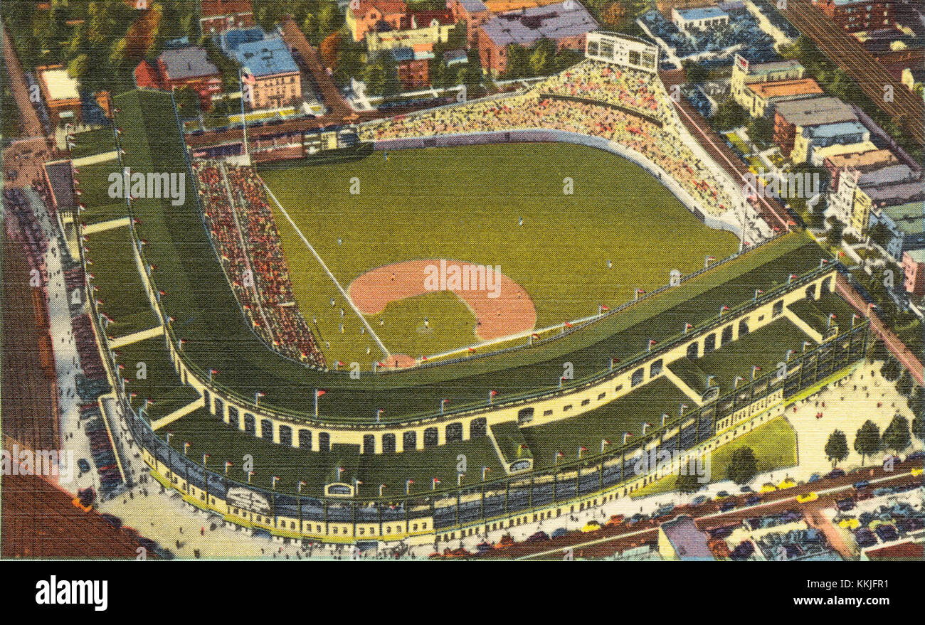 Questa cartolina corta di Tichnor Bros presenta il Wrigley Field, un famoso stadio di baseball di Chicago, Illinois. La cartolina cattura il significato storico del luogo e le sue caratteristiche iconiche. Foto Stock