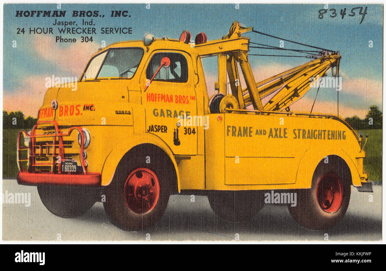Hoffman Bros., Inc. A Jasper, Indiana, offre un servizio di demolizione 24 ore su 24. Questo servizio è specializzato nel traino di veicoli e nell'assistenza stradale, fornendo risposte di emergenza in caso di guasti e incidenti. Foto Stock