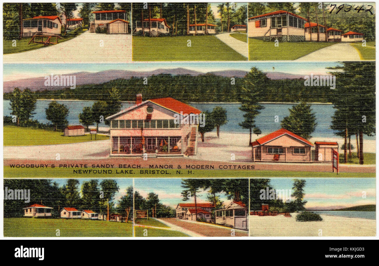 La spiaggia di sabbia privata di Woodbury e il maniero e i cottage circostanti si trovano presso Newfound Lake a Bristol, New Hampshire. Questo sito offre una vista pittoresca del lago, che mette in mostra la bellezza ricreativa e naturale della zona. Foto Stock