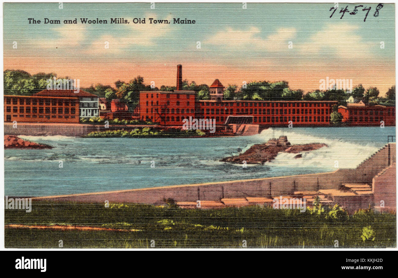 La diga e i Woolen Mills nella città vecchia, Maine, sono monumenti storici che rappresentano il patrimonio industriale della regione. La diga ha svolto un ruolo chiave nello sviluppo dell'industria locale, mentre i lanifici erano centrali nella produzione tessile della zona. Insieme, questi siti riflettono la storia economica della città Vecchia e il suo passato industriale. Foto Stock