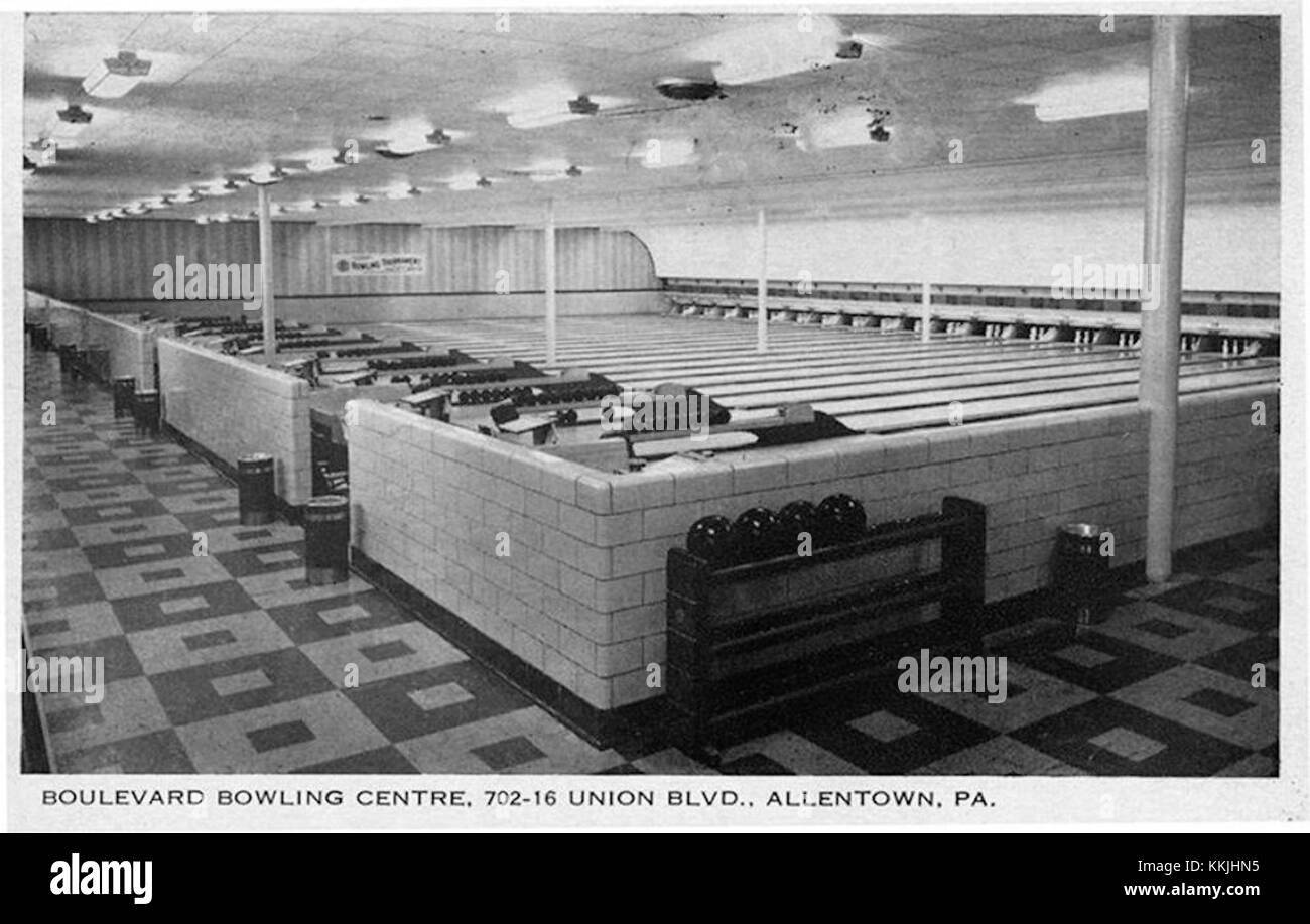 Boulevard Bowling Center, fondato nel 1955, era una struttura ricreativa di bowling. È stato un popolare luogo di intrattenimento per il bowling sociale e competitivo. Foto Stock