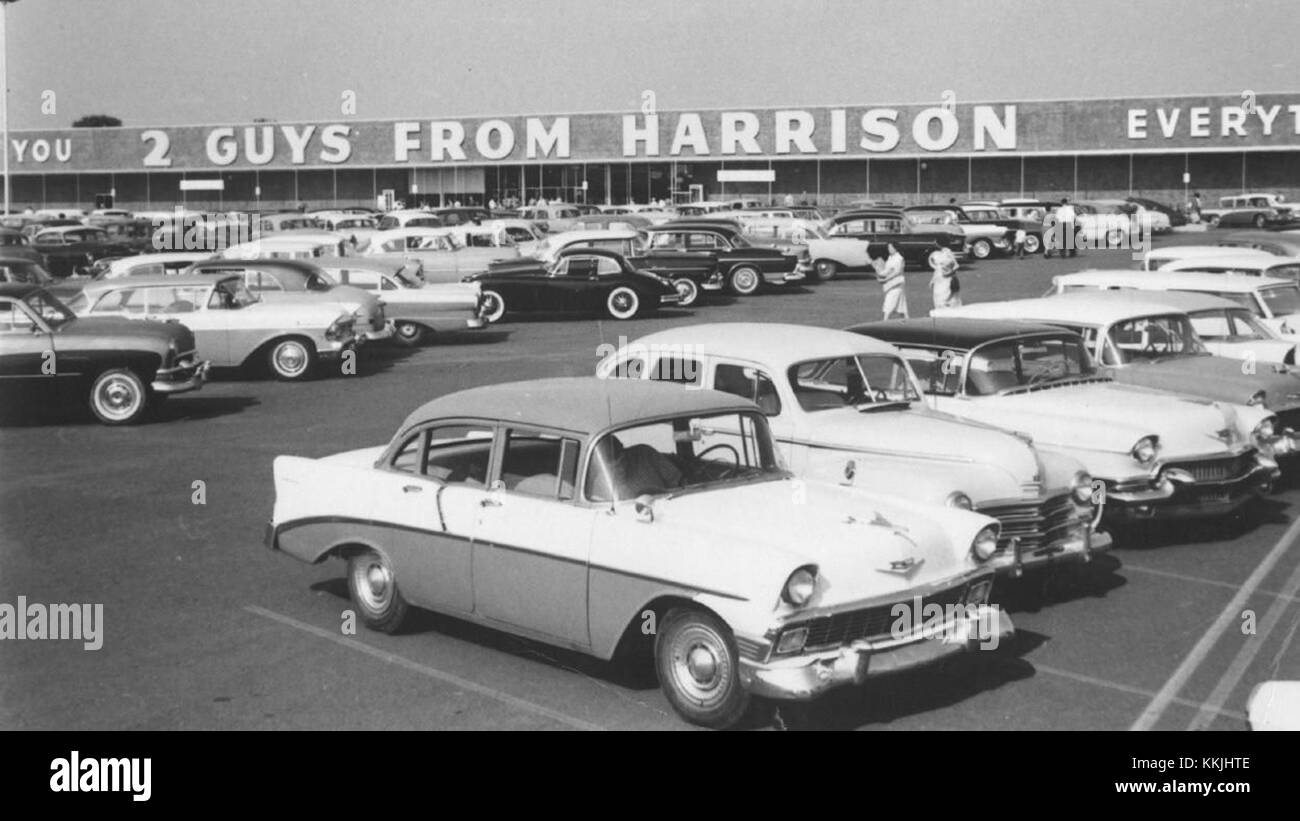 Un'immagine promozionale o un film tratto dal film del 1955 "due ragazzi di Harrison". Il film è notevole per la sua rappresentazione della vita americana durante gli anni '1950, catturando le dinamiche culturali e sociali del periodo. Foto Stock