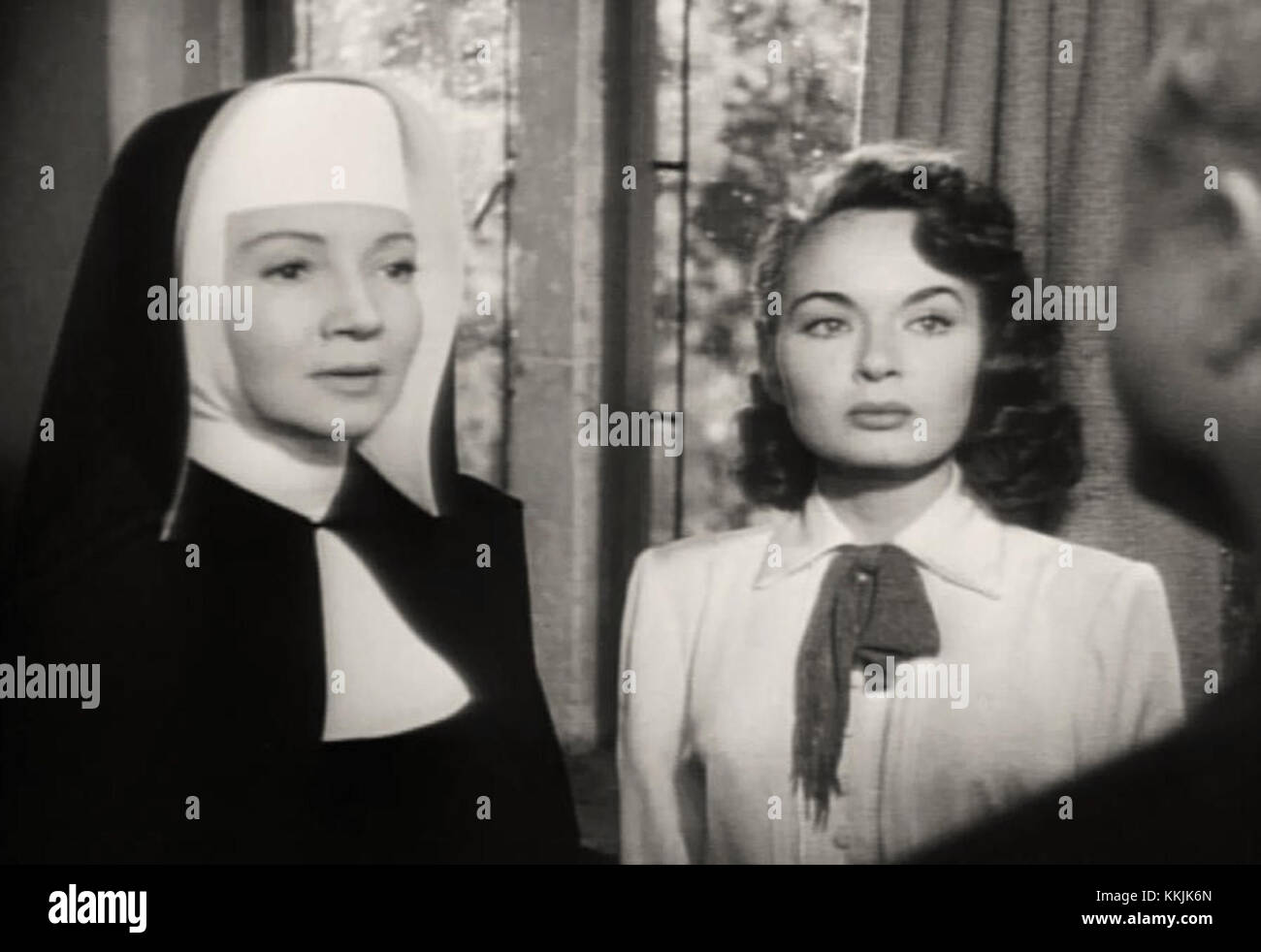 Il trailer di *Thunder on the Hill* vede Claudette Colbert e Ann Blyth, due attrici di spicco dell'epoca, che mostrano la drammatica trama del film. Il film, ambientato in un ospedale, coinvolge un mistero che si è svelato tra i pazienti. Foto Stock