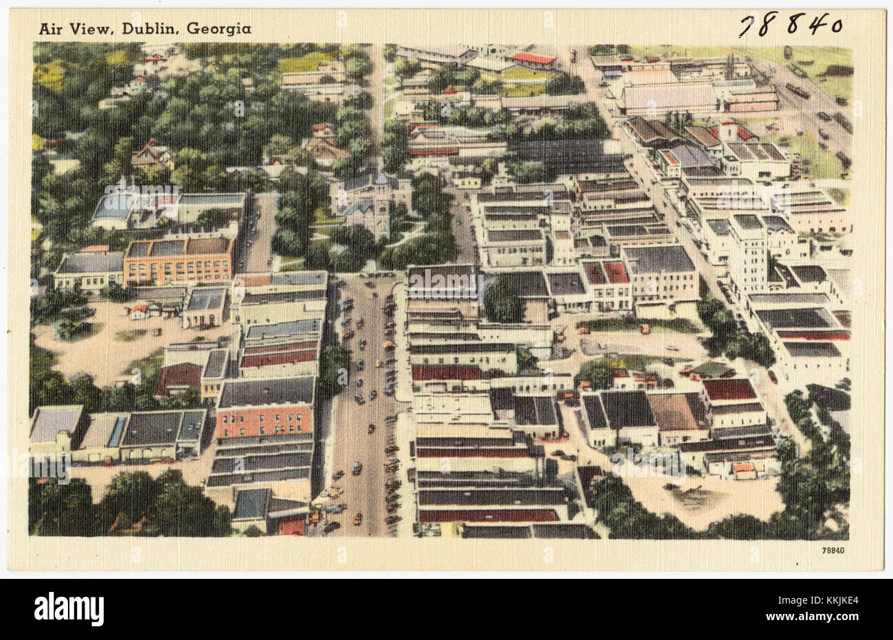 Una vista aerea di Dublino, Georgia, che mostra il paesaggio della città, lo sviluppo urbano e i dintorni rurali. La foto evidenzia i principali punti di riferimento e il layout di questa città degli Stati Uniti meridionali. Foto Stock
