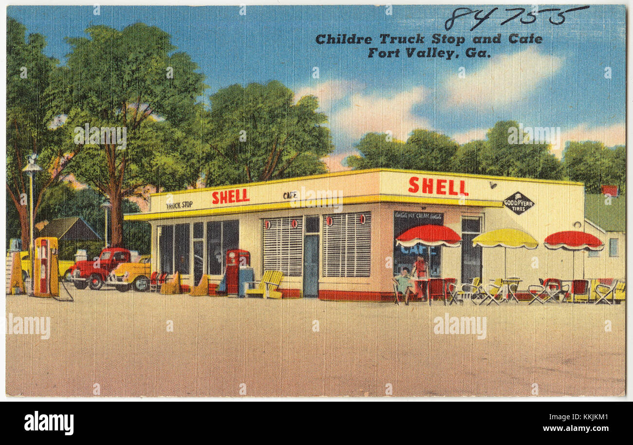 Children're Truck Stop and Cafe a Fort Valley, Georgia, è una fermata molto apprezzata dai viaggiatori e dai camionisti. Nota per la sua atmosfera amichevole, questa struttura funge da area di riposo e da punto di ristoro per coloro che viaggiano per lungo tempo. Si tratta di una parte iconica del paesaggio locale, che offre cibo e servizi alla comunità e agli automobilisti di passaggio. Foto Stock