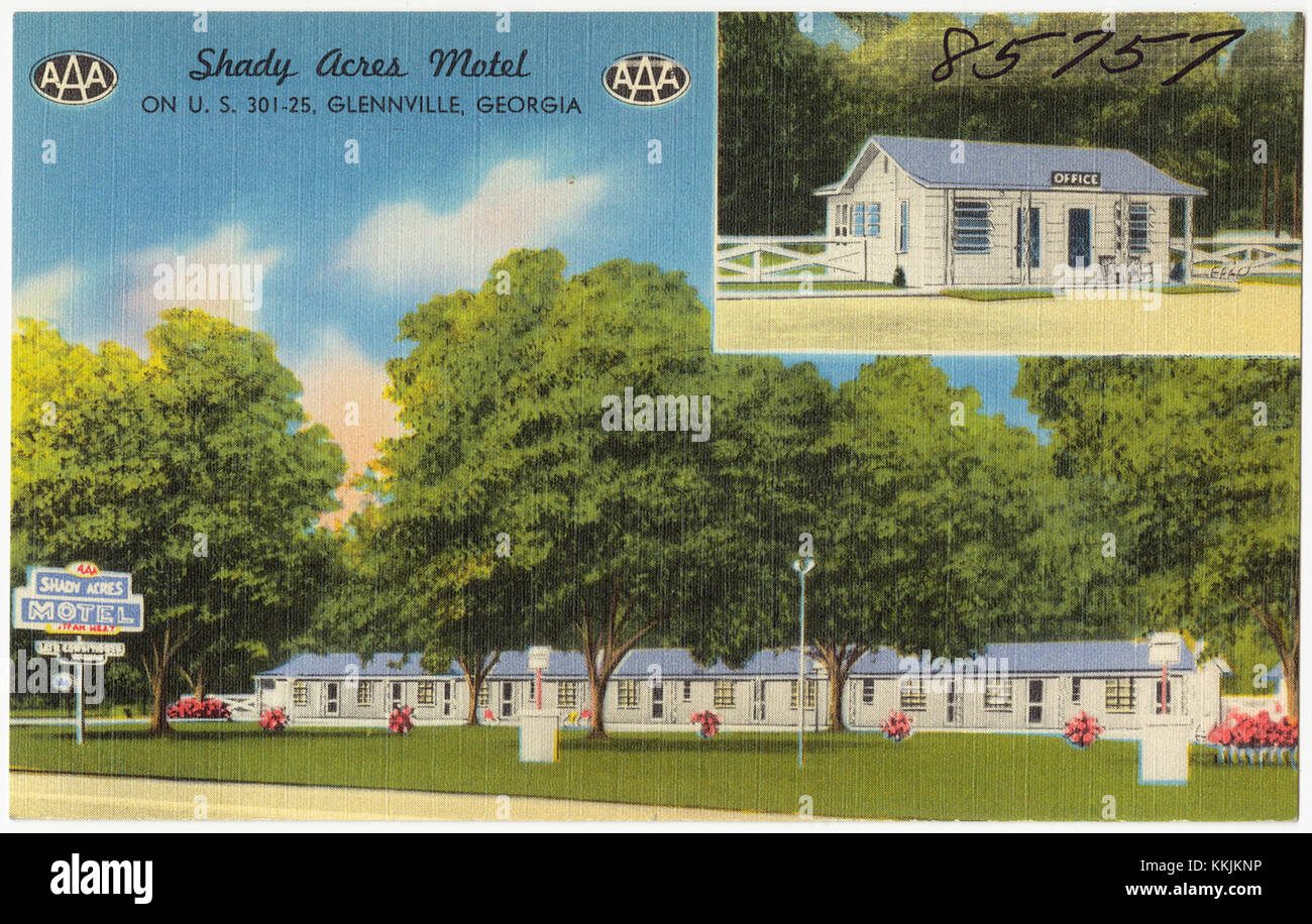 Questa immagine mostra lo Shady Acres Motel situato sull'autostrada US 301-25 a Glennville, Georgia. Riflette la cultura dei motel lungo la strada della metà del XX secolo, comunemente diffusa lungo le autostrade americane. Foto Stock