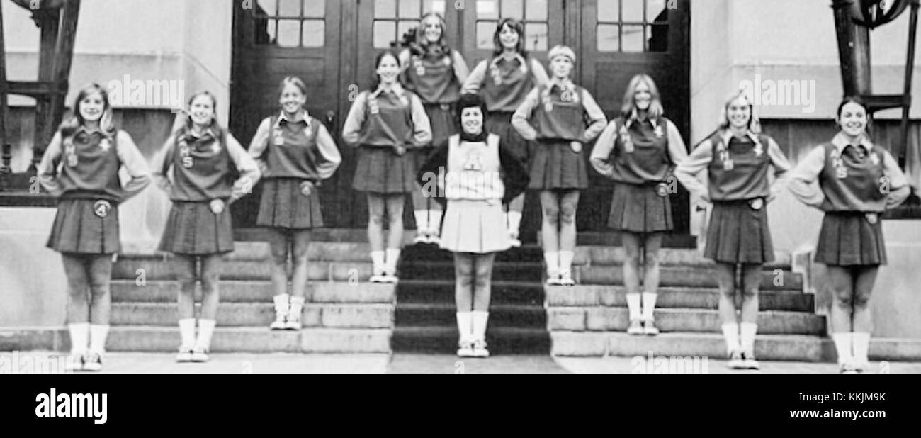 1972 - William Allen High School Cheerleaders Foto Stock
