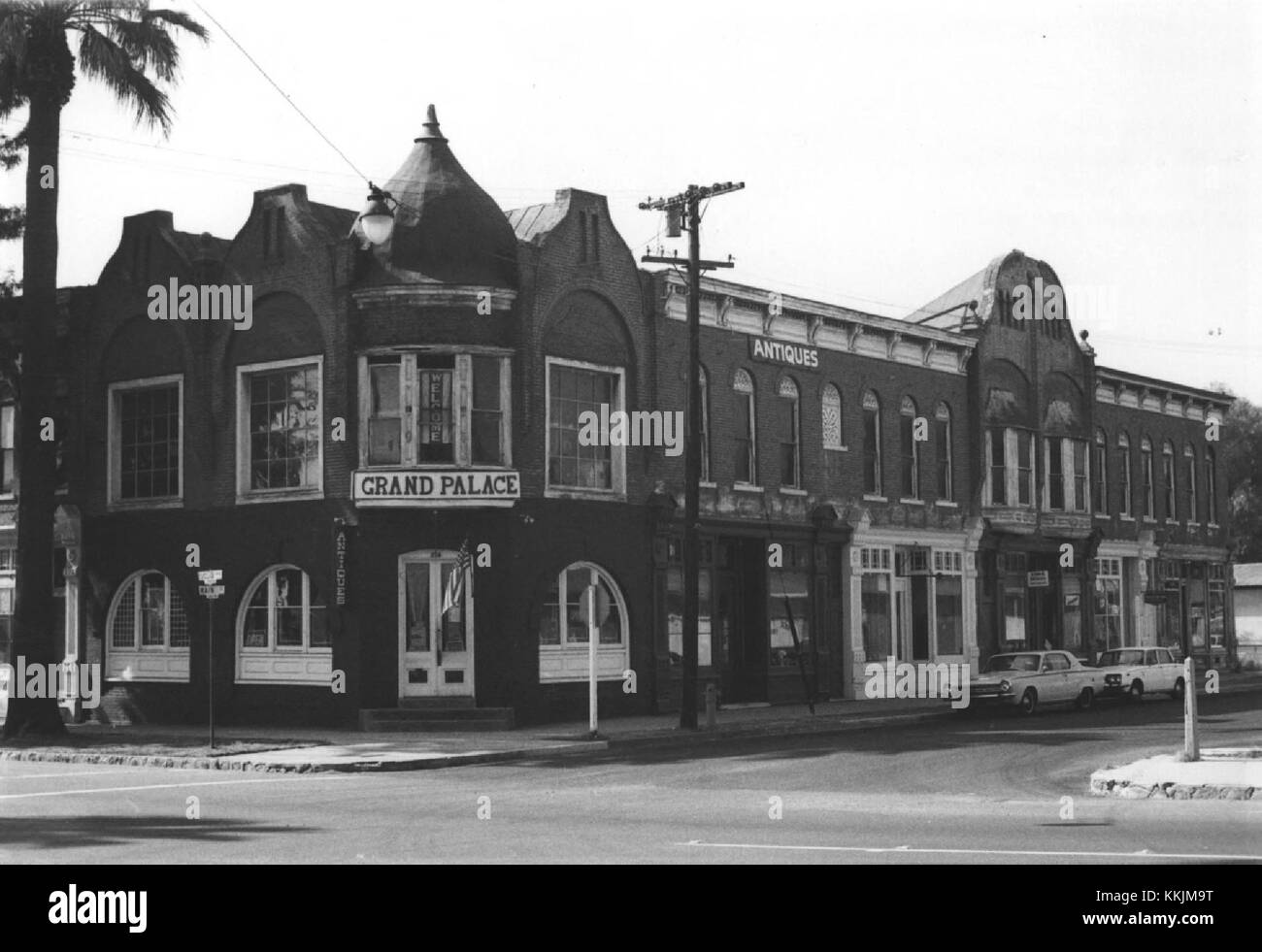 L'Ontario State Bank Block, situato a Ontario, California, è un edificio storico. Ulteriori dettagli sulla sua architettura e la sua storia sono documentati. Foto Stock