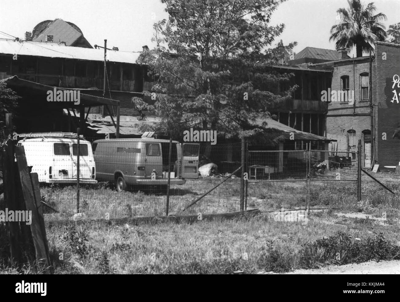 L'Ontario State Bank Block è un edificio storico situato a Ontario, California. È un esempio importante di architettura dei primi anni del XX secolo nella regione. Foto Stock