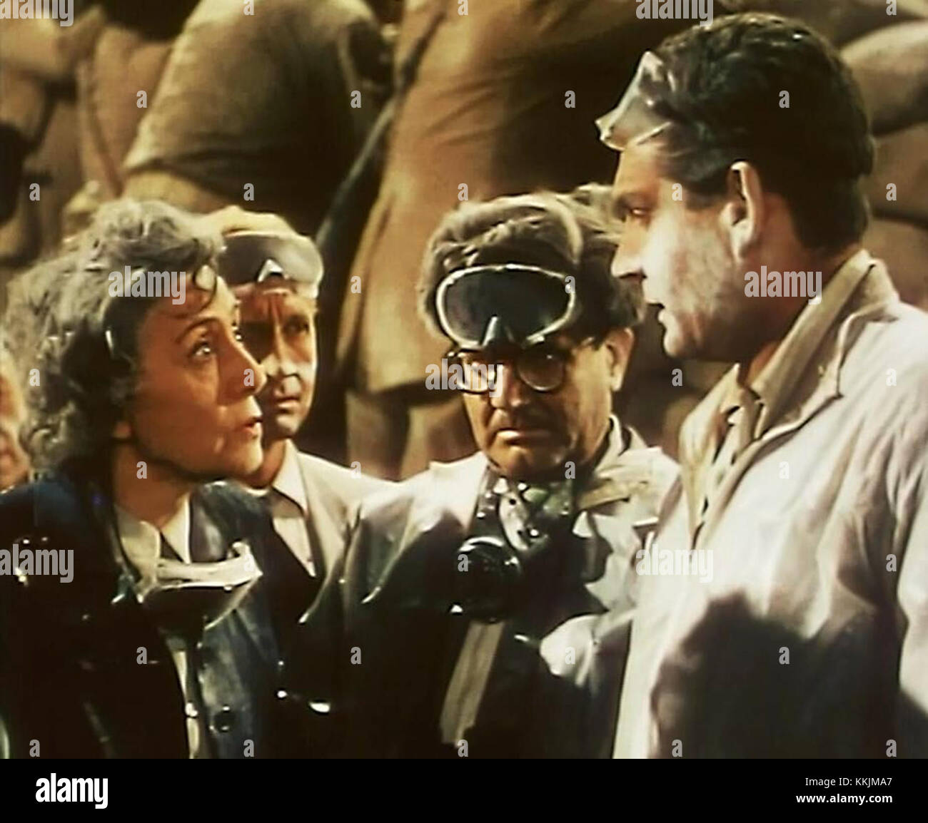 Il trailer del 1953 di "The War of the Worlds" è una pubblicità cinematografica storica per il film di fantascienza, che mostra i primi effetti speciali cinematografici e il ritratto del film di un'invasione aliena. Foto Stock