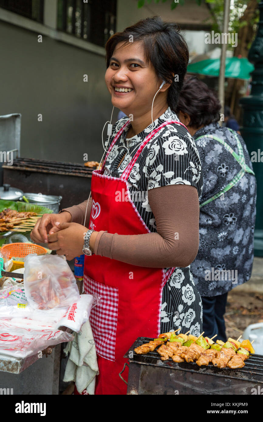Bangkok, Tailandia. Cucina di strada fornitore. Foto Stock
