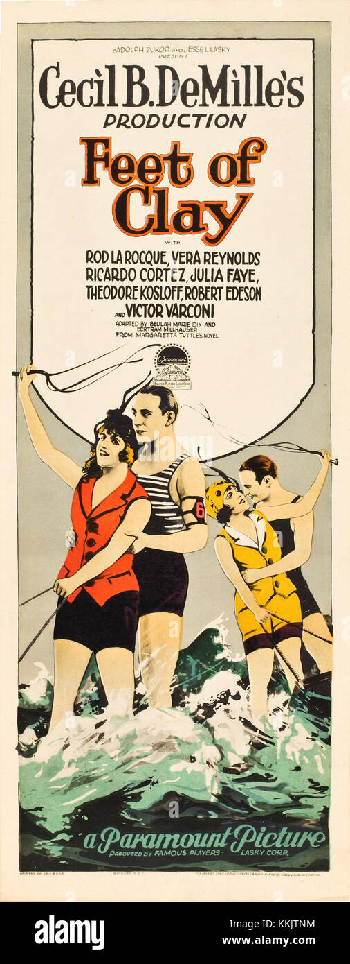 Un lungo poster intitolato "piedi di argilla" che mostra una rappresentazione artistica di una scultura o di un'opera d'arte in argilla, probabilmente evidenziando la struttura e la forma del mezzo. Il poster si concentra sull'appeal visivo, con una forte enfasi sul mestiere e sui dettagli intricati della scultura. Foto Stock