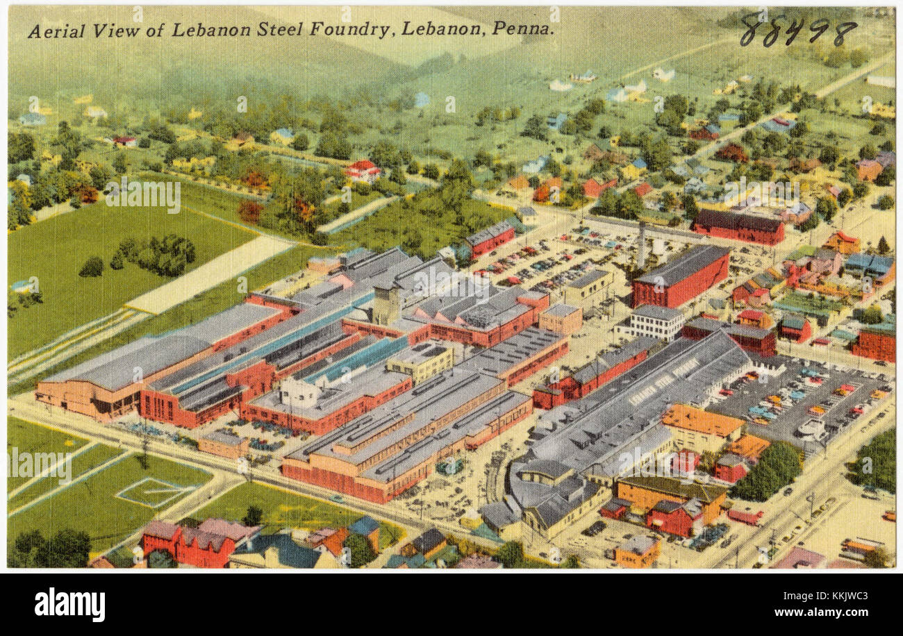 Questa immagine aerea cattura la Lebanon Steel Foundry in Lebanon, Pennsylvania. La fonderia è un importante sito industriale noto per la sua produzione di acciaio. È un fattore chiave per l'economia locale e fornisce prodotti siderurgici utilizzati in vari settori, tra cui quello edile e manifatturiero. Foto Stock