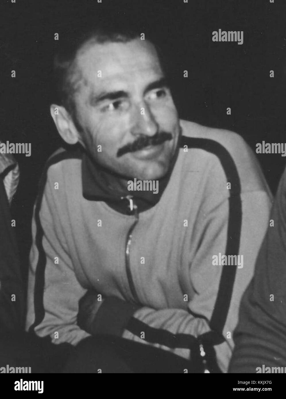 Andrzej Gemza è un artista polacco noto per le sue opere di pittura, disegno e scultura. Il suo pezzo del 1989 riflette il suo approccio distintivo all'arte astratta, mescolando forme geometriche con forme organiche. Il lavoro di Gemza esplora la relazione tra struttura ed emozione, spesso usando colori vivaci e disegni intricati per evocare sentimenti profondi. La sua arte è stata esposta in varie mostre in tutta Europa. Foto Stock