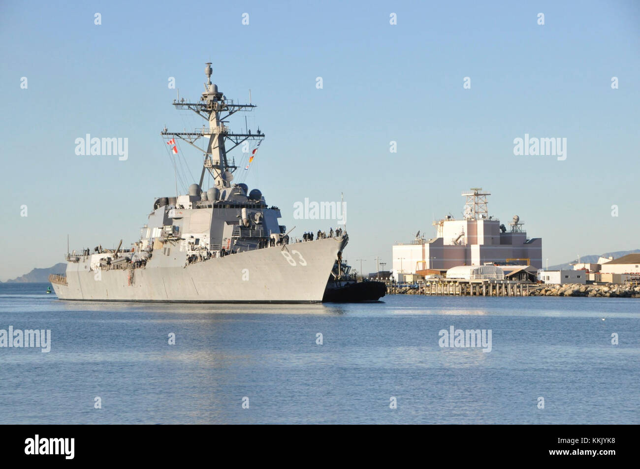 USS Howard (DDG 83) arriva a Port Hueneme gen. 30 per un combattimento e sistemi di arma lo sposo dalla superficie navale Warfare Centre Port Hueneme Division esperti in materia. Foto Stock