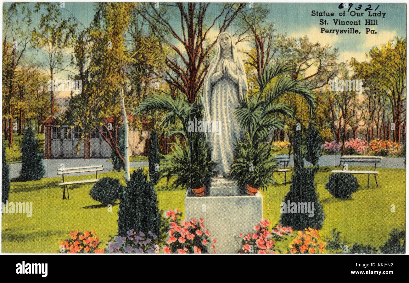 La Statua di nostra Signora sulla St. Vincent Hill a Perrysville, Pennsylvania, è un monumento religioso significativo. Rappresenta la Vergine Maria e funge da punto focale per il culto e la devozione nella comunità. Foto Stock