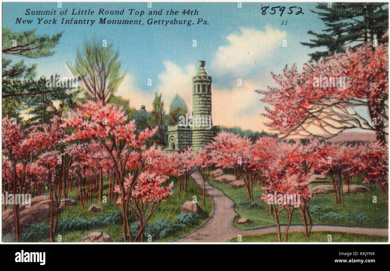 La cima di Little Round Top, parte del Gettysburg National Military Park, presenta il 44° monumento di fanteria di New York, che commemora i soldati che hanno combattuto nella battaglia di Gettysburg durante la guerra di secessione americana. Foto Stock