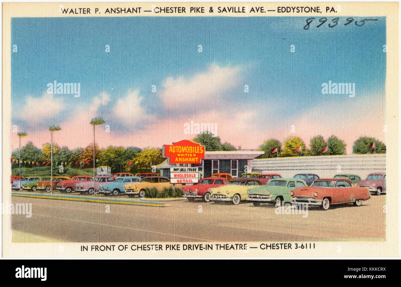 Immagine dell'intersezione tra Chester Pike e Saville Avenue a Eddystone, Pennsylvania, con la fondazione di Walter P. Anshant. La fotografia cattura l'architettura commerciale locale e il layout delle strade. Foto Stock