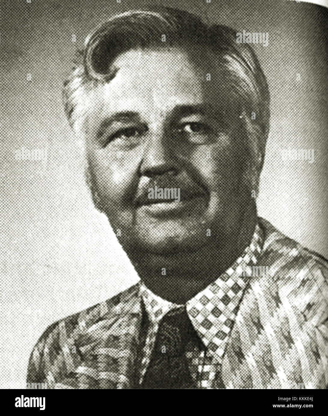 Robert L. Smith è stato Commissario del lavoro per l'Alaska, supervisionando le normative sul lavoro, lo sviluppo della forza lavoro e le politiche occupazionali nello stato. Il suo ruolo fu cruciale nel plasmare l'ambiente di lavoro dell'Alaska durante il suo mandato. Foto Stock
