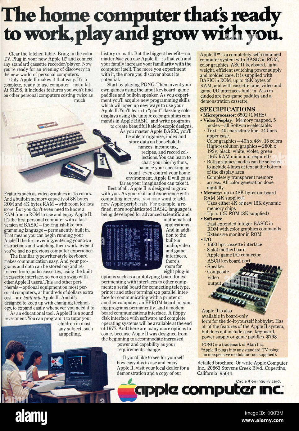 La pubblicità di Apple II del dicembre 1977 evidenzia le caratteristiche del rivoluzionario personal computer, segnando un momento significativo nella storia del computing e della tecnologia. Foto Stock
