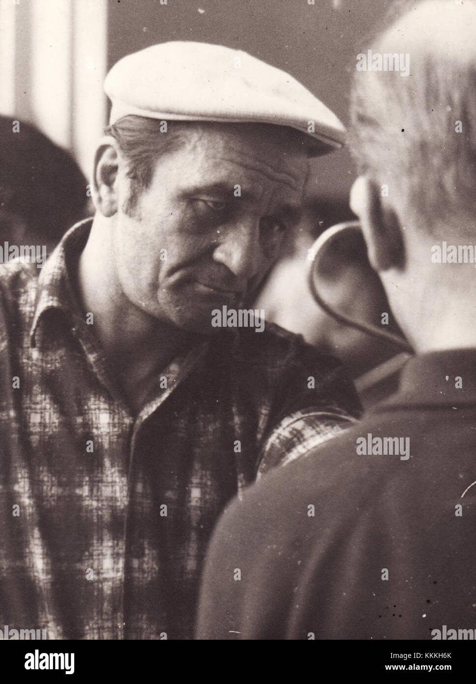 Una fotografia di Constantin Dumitrescu, una figura notevole degli anni '1980, che cattura un momento significativo della sua carriera o della sua vita personale durante il decennio. Foto Stock