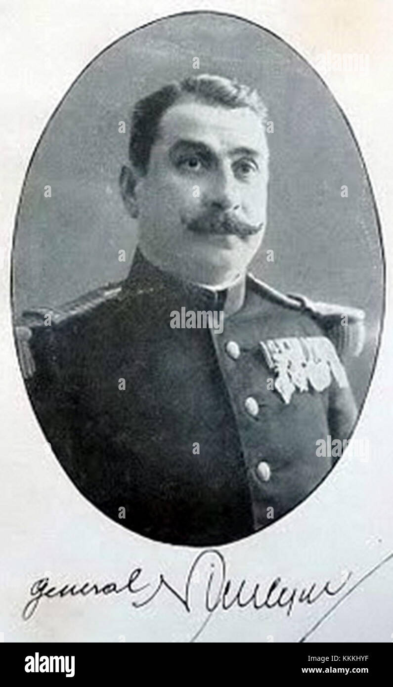 Il generale Marin Niculescu fu un importante leader militare in Romania all'inizio del XX secolo. Questo titolo si riferisce probabilmente a un momento storico che lo coinvolge nel 1913, un anno significativo nella storia rumena. Foto Stock