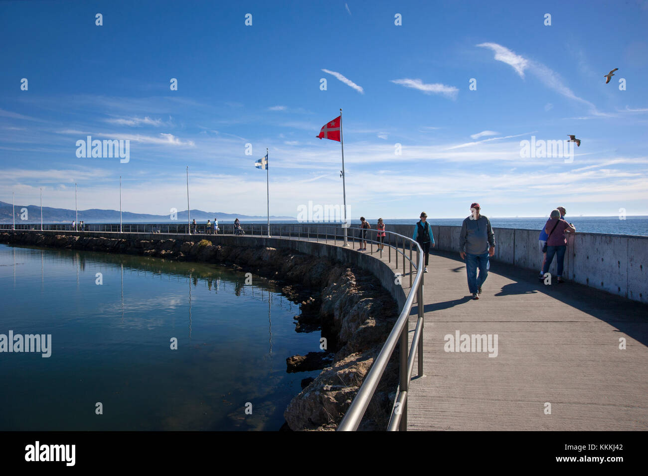 La passerella intorno a barca in porto Santa Barbara, CA Foto Stock