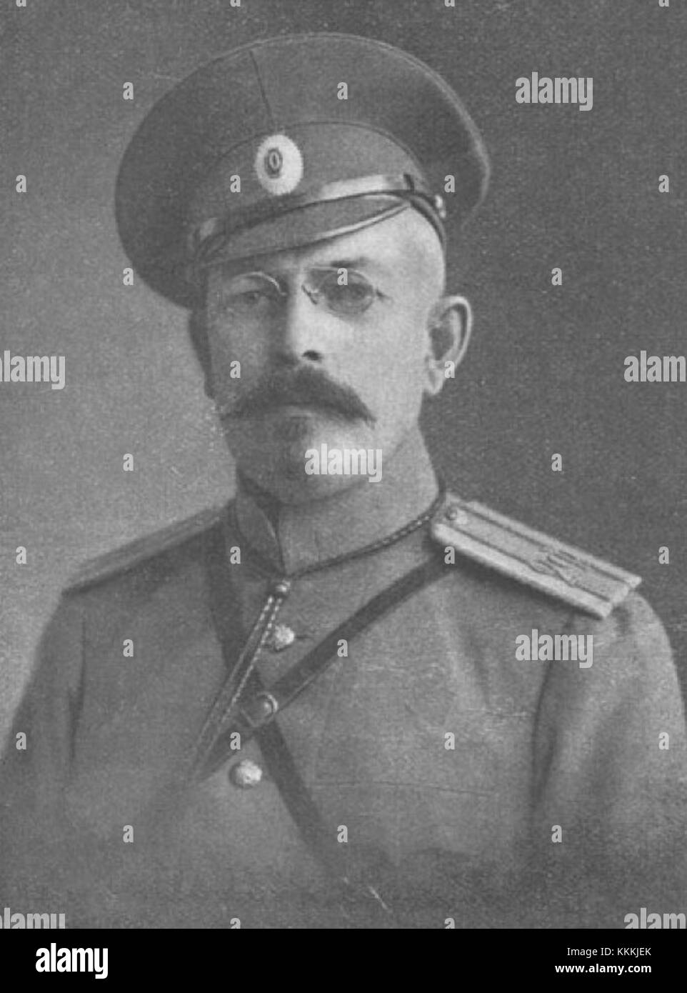 Adrian Vladimirovich Usov (1868–1917) è stato un generale russo che ha servito nell'esercito imperiale russo. Partecipò alla guerra russo-giapponese e alla prima guerra mondiale, comandando varie unità tra cui il 2nd Finnish Rifle Regiment e la 22nd Infantry Division. Usov ricevette diversi onori, tra cui l'ordine di San Giorgio e l'arma d'oro per il coraggio. Foto Stock