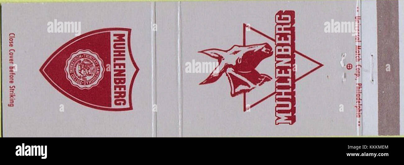 La copertina del 1969 del Muhlenberg College di Allentown, Pennsylvania, è un oggetto da collezione storico. Presenta il marchio del college e serve come promemoria della storia e delle tradizioni dell'istituzione dalla fine del XX secolo. Foto Stock