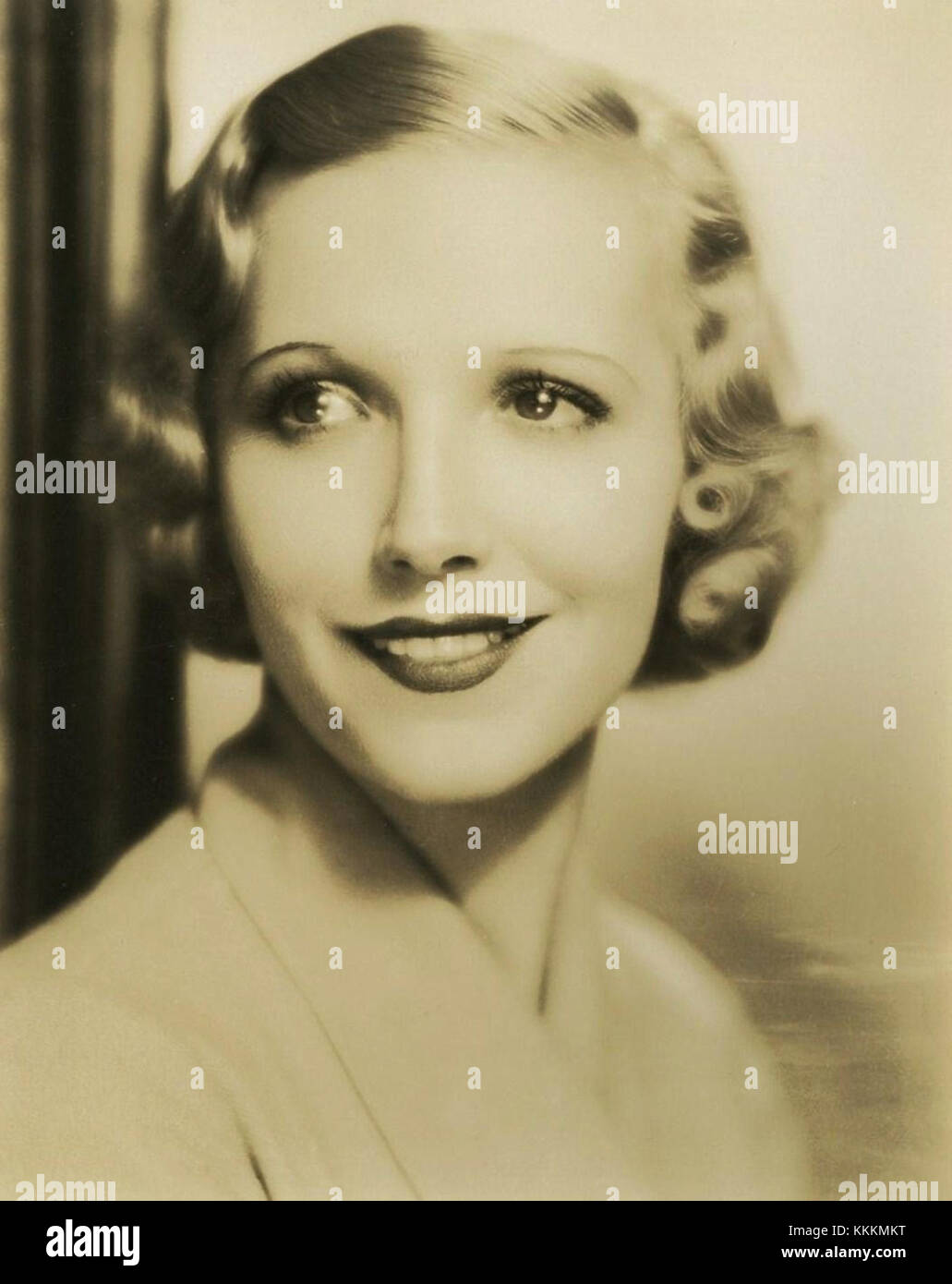 Claudia Dell è stata un'attrice cinematografica all'inizio del XX secolo, nota per i suoi ruoli in film degli anni '1930 Questo probabilmente la raffigura ancora in una delle sue esibizioni notevoli. Foto Stock