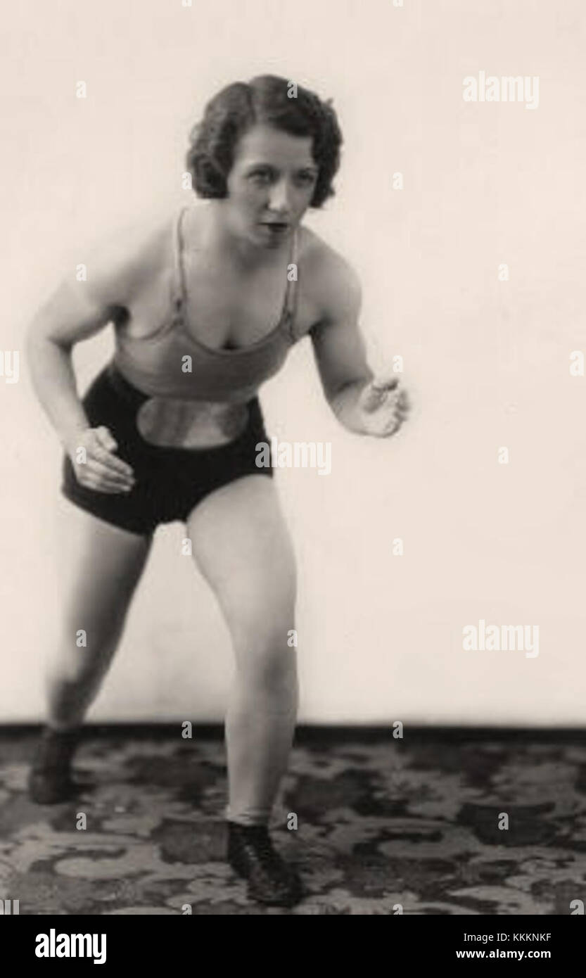 Mildred Burke è stata una wrestler statunitense, nota per i suoi successi nel wrestling femminile durante la metà del XX secolo. Fu influente nello sviluppo dello sport e nella divulgazione del wrestling professionistico femminile. Foto Stock